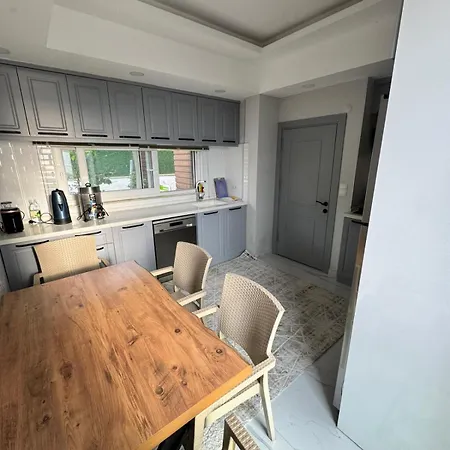 Villa Mavikentte Oezel Havuzlu *